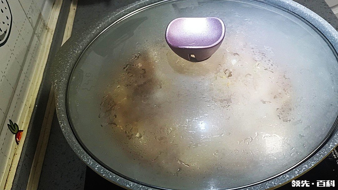 秋冬季节一定要吃的猪肉白菜炖粉条，一家怎么做好吃